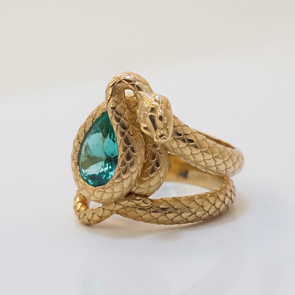 Étape 4 — la bague serpent finie et polie.